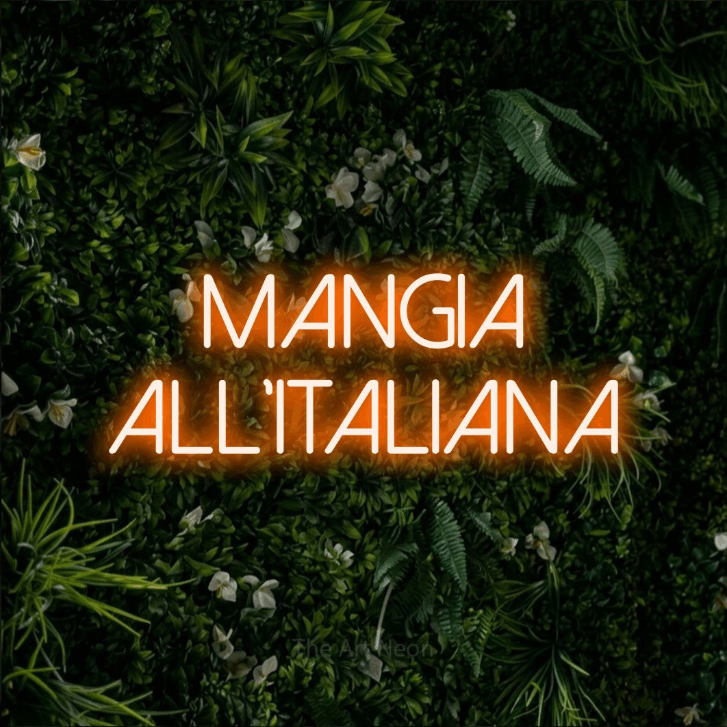 LED neon sign reading “mangia all'italiana”, arranged in 2 lines.