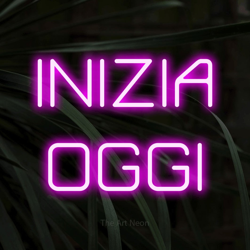 LED neon sign reading “INIZIA OGGI”, arranged in 2 lines.