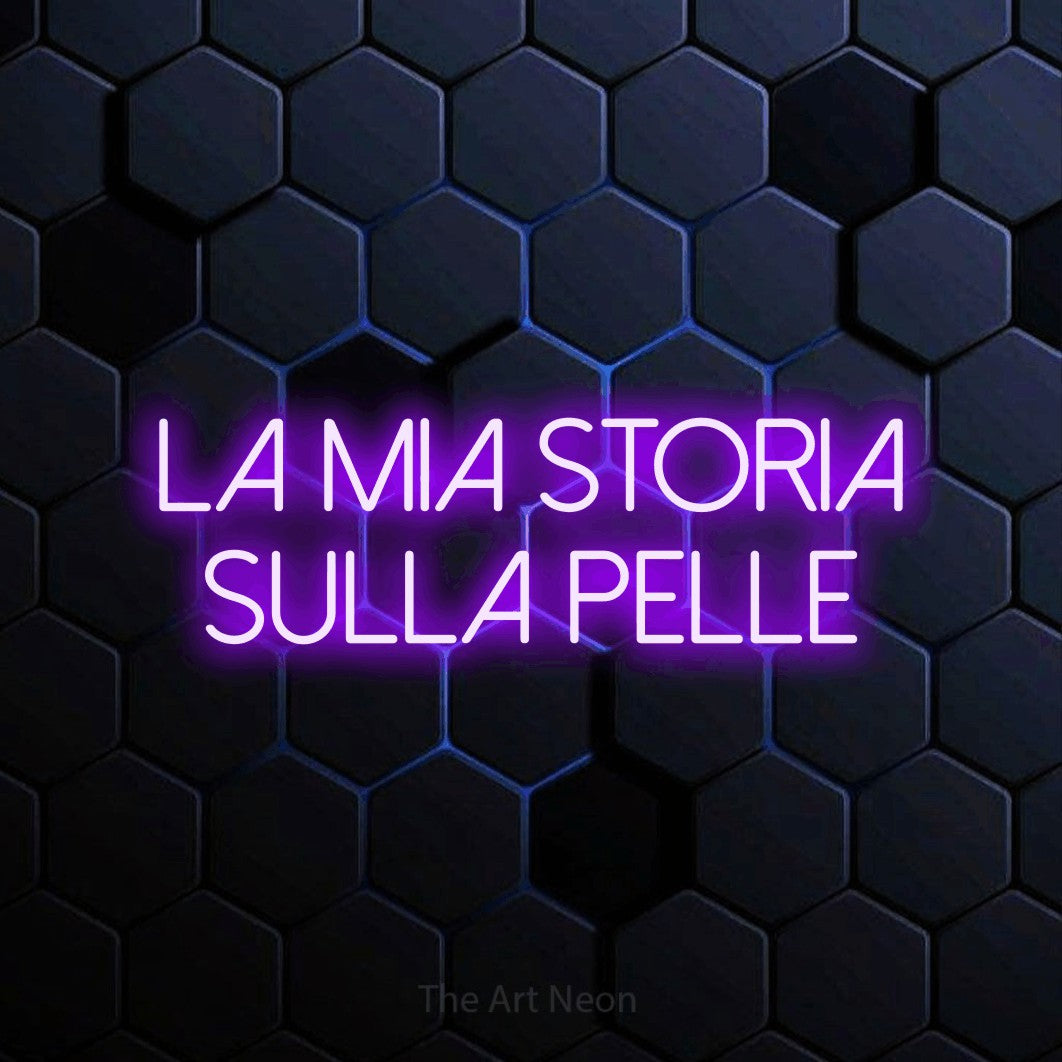 LED neon sign reading “la mia STORIA sulla pelle”, arranged in 2 lines.