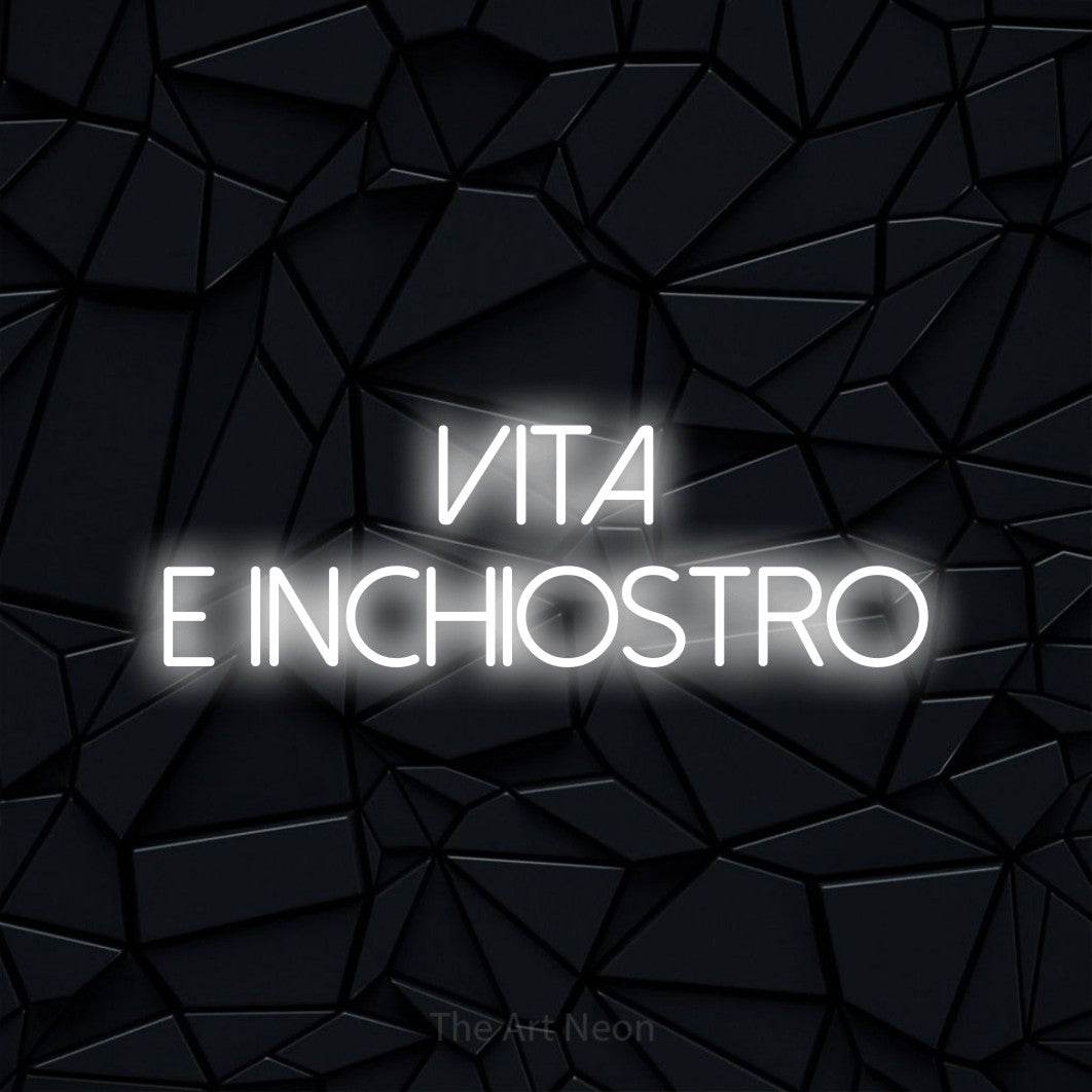 LED neon sign reading “vita e inchiostro”, arranged in 2 lines.