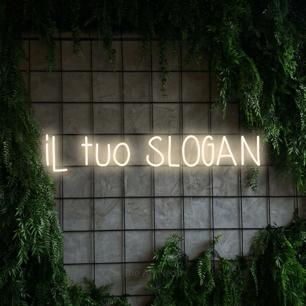 LED neon sign reading “il tuo SLOGAN”, arranged in a single line.