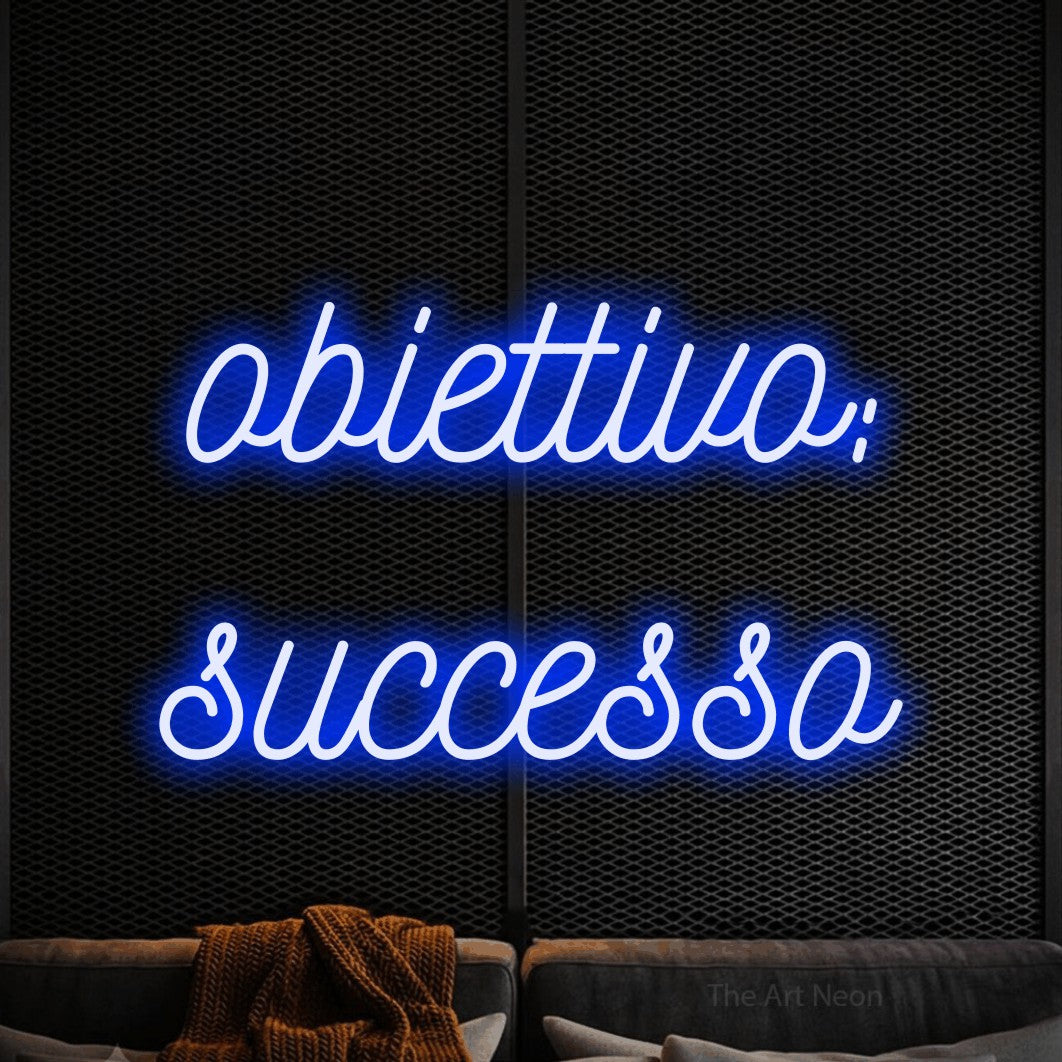 LED neon sign reading “obiettivo: successo”, arranged in 2 lines.