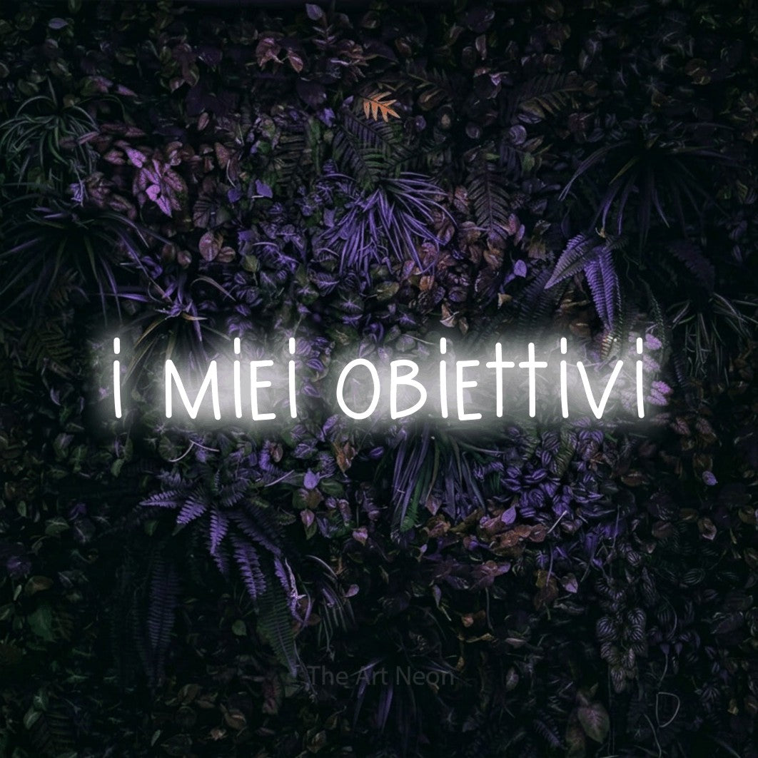 LED neon sign reading “i miei obiettivi”, arranged in a single line.