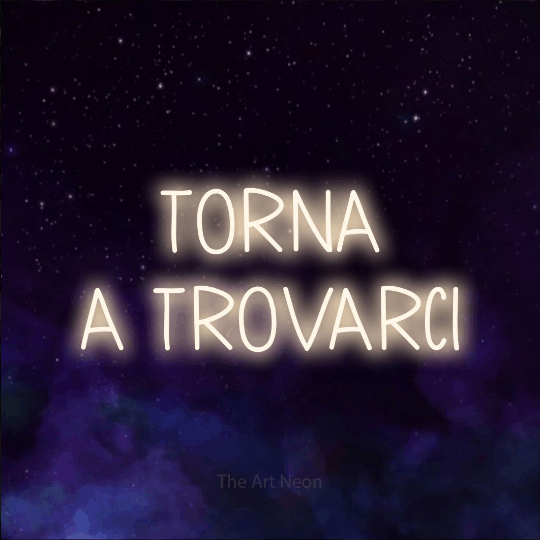 LED neon sign reading “TORNA A TROVARCI”, arranged in 2 lines.