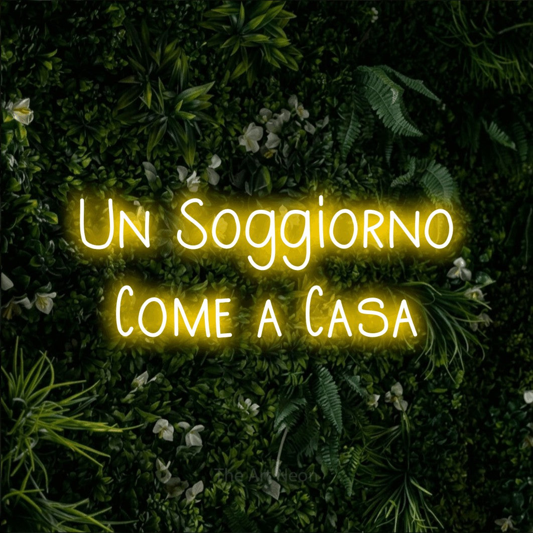 LED neon sign reading “Un Soggiorno Come a Casa”, arranged in 2 lines.