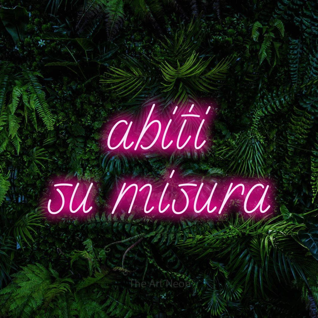 LED neon sign reading “abiti su misura”, arranged in 2 lines.