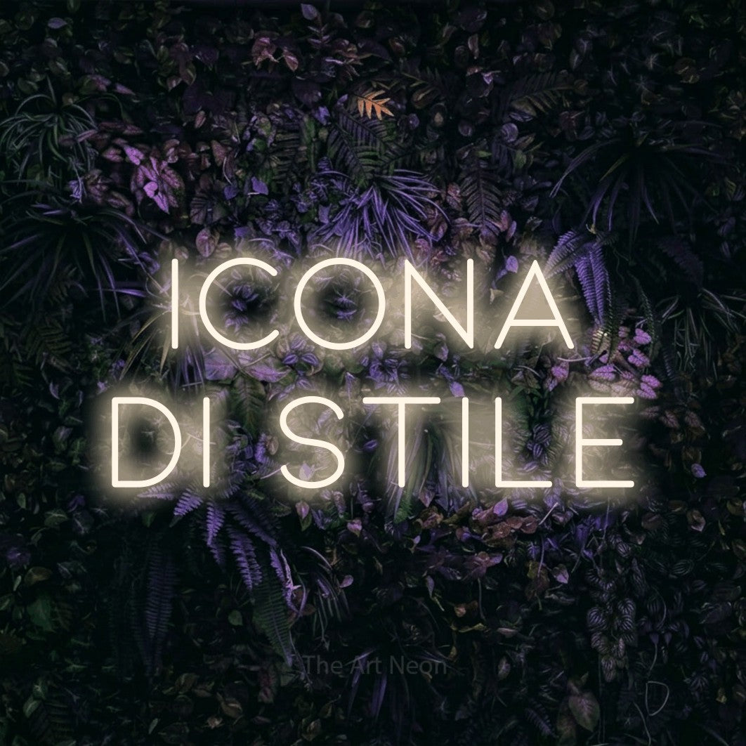 LED neon sign reading “Icona di Stile”, arranged in 2 lines.