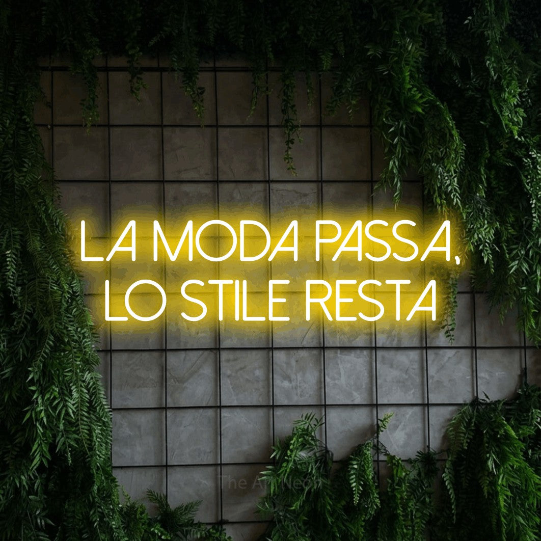 LED neon sign reading “LA MODA PASSA, LO STILE RESTA”, arranged in 2 lines.