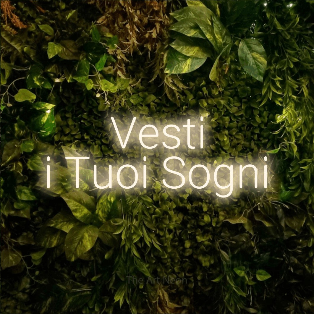 LED neon sign reading “Vesti i Tuoi Sogni”, arranged in 2 lines.