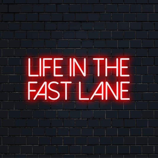 Vlastní LED neonový nápis s frází Life In The Fast Lane, perfektní neonový světelný dekor pro moderní prostory.