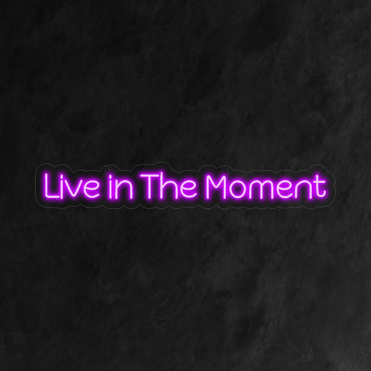 L'enseigne néon « Live In The Moment » est un ajout vibrant et bienveillant pour les espaces qui s'ouvrent sur le présent. Illuminez-vous avec l'esprit du moment présent !