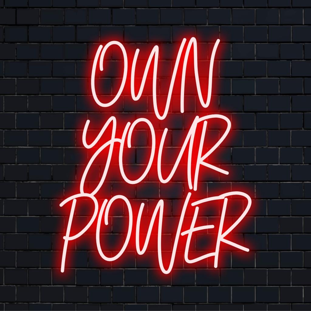 LED neonski znak s natpisom Own Your Power u svjetlećem tekstu; inspirativna neonska umjetnost za personalizirani dekor.