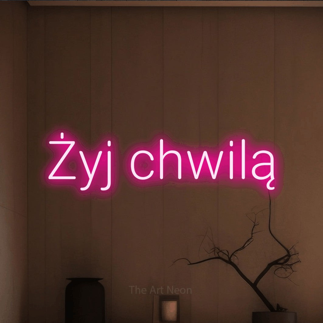 LED neon sign reading “Żyj chwilą”, arranged in a single line.