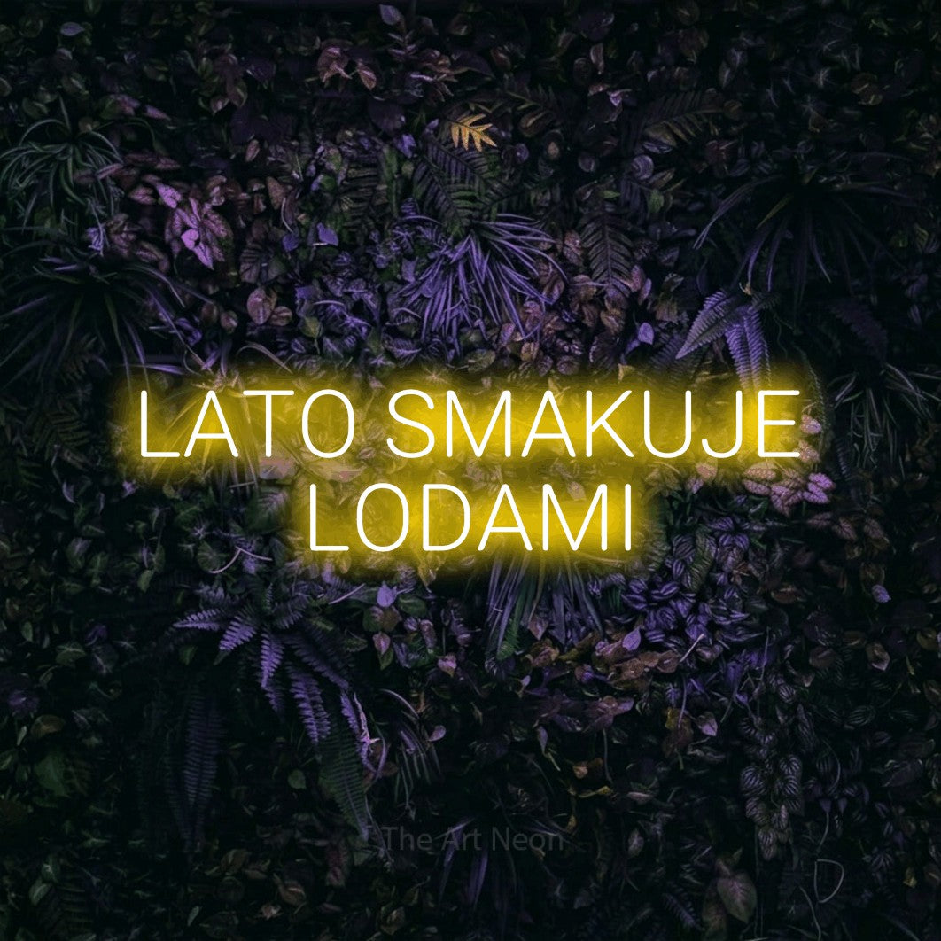 LED neon sign reading “LATO SMAKUJE LODAMI”, arranged in two lines.