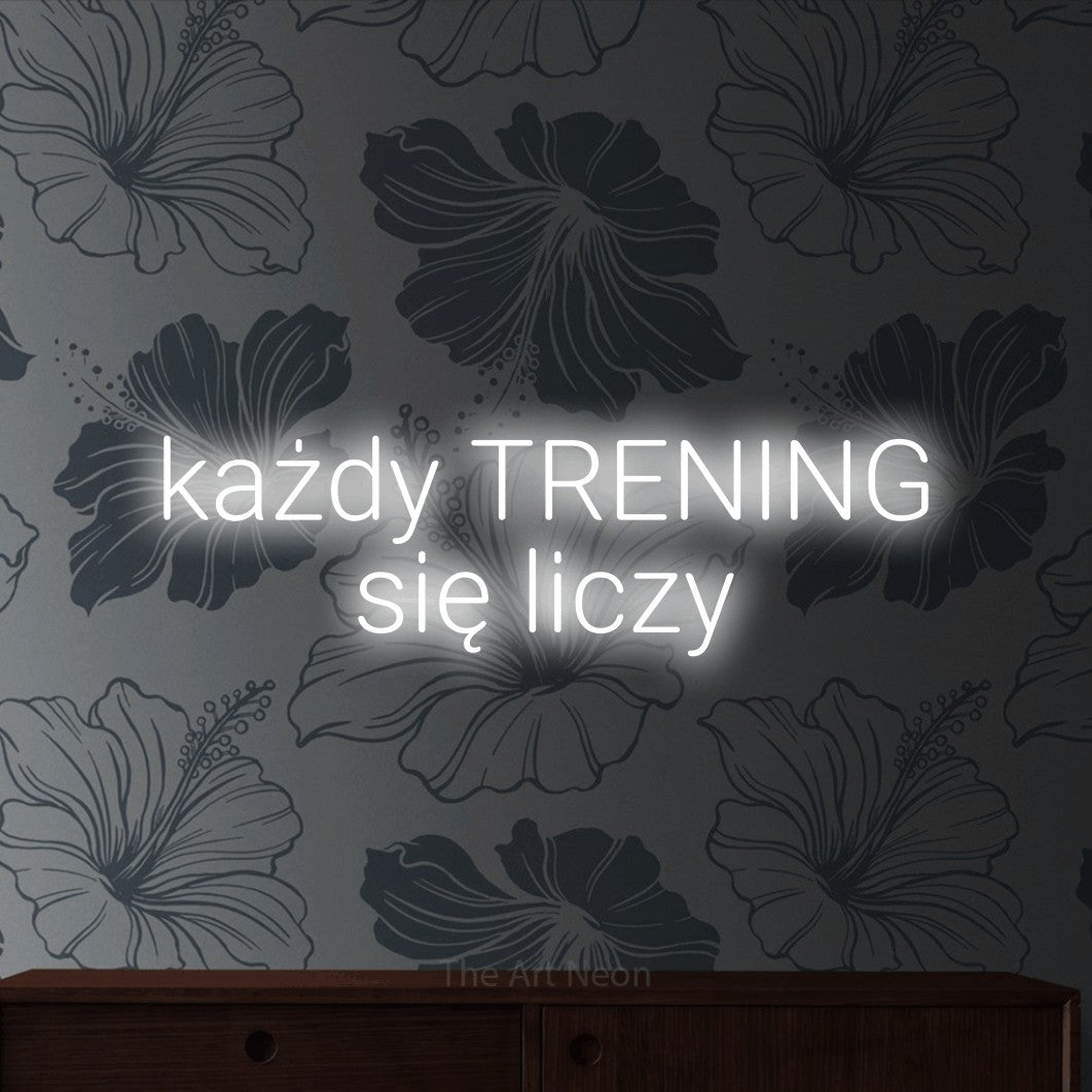 LED neon sign reading “każdy TRENING się liczy”, arranged in two lines.