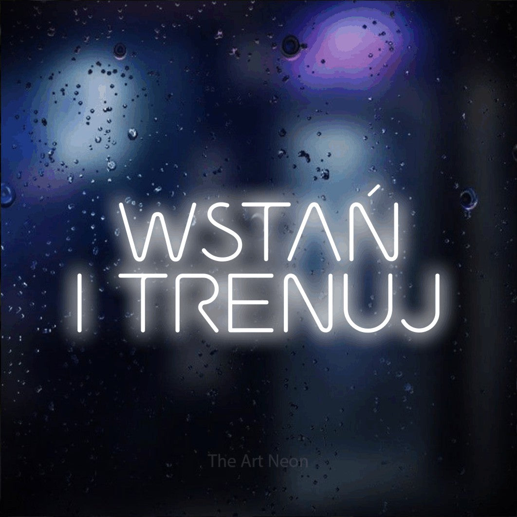 LED neon sign reading “WSTAŃ I TRENUJ”, arranged in two lines.