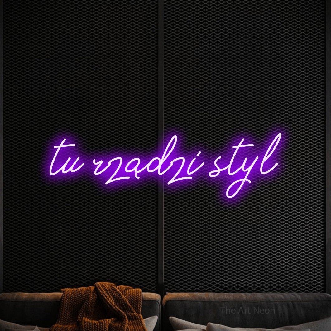 LED neon sign reading “tu rządzi styl”, arranged in a single line.