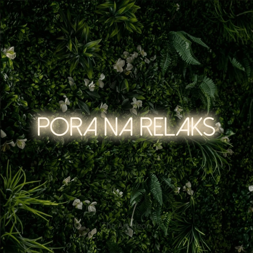 LED neon sign reading “Pora na relaks”, arranged in a single line.