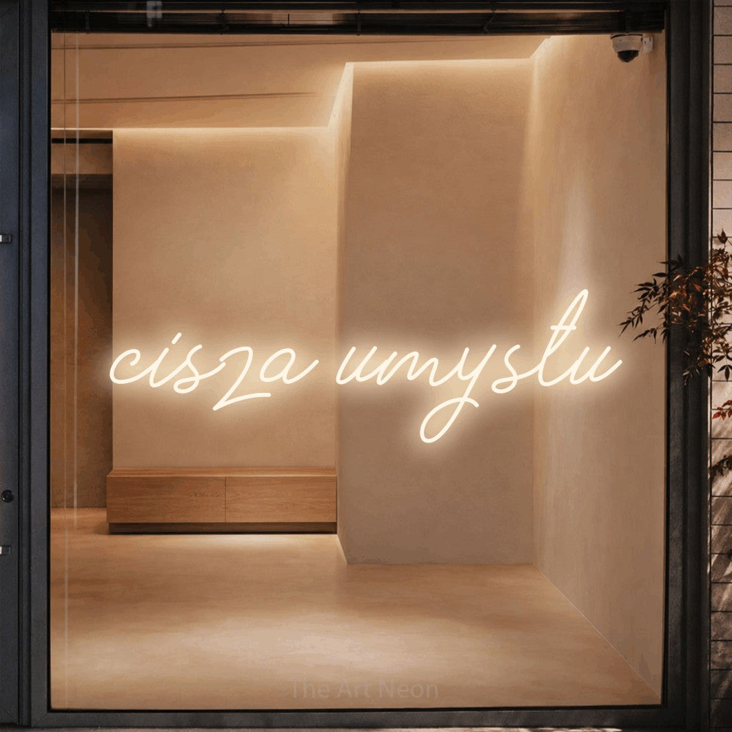 LED neon sign reading “cisza umysłu”, arranged in a single line.