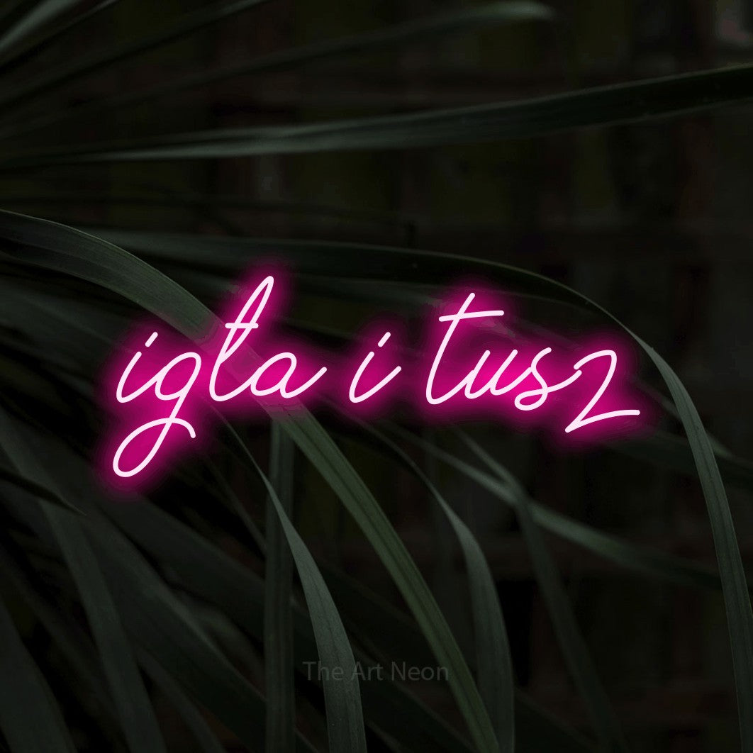 LED neon sign reading “igła i tusz”, arranged in a single line.