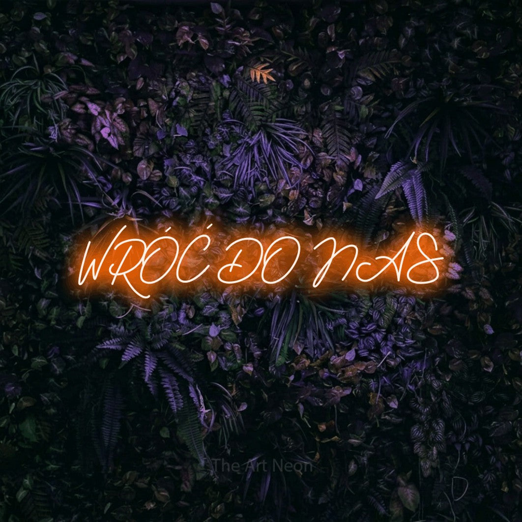LED neon sign reading “WRÓĆ DO NAS”, arranged in a single line.