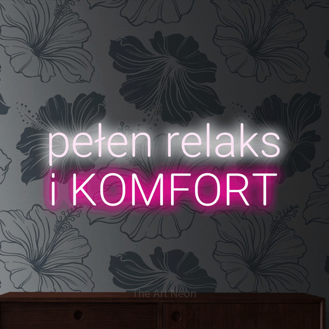 LED neon sign reading “pełen relaks i KOMFORT”, arranged in two lines.