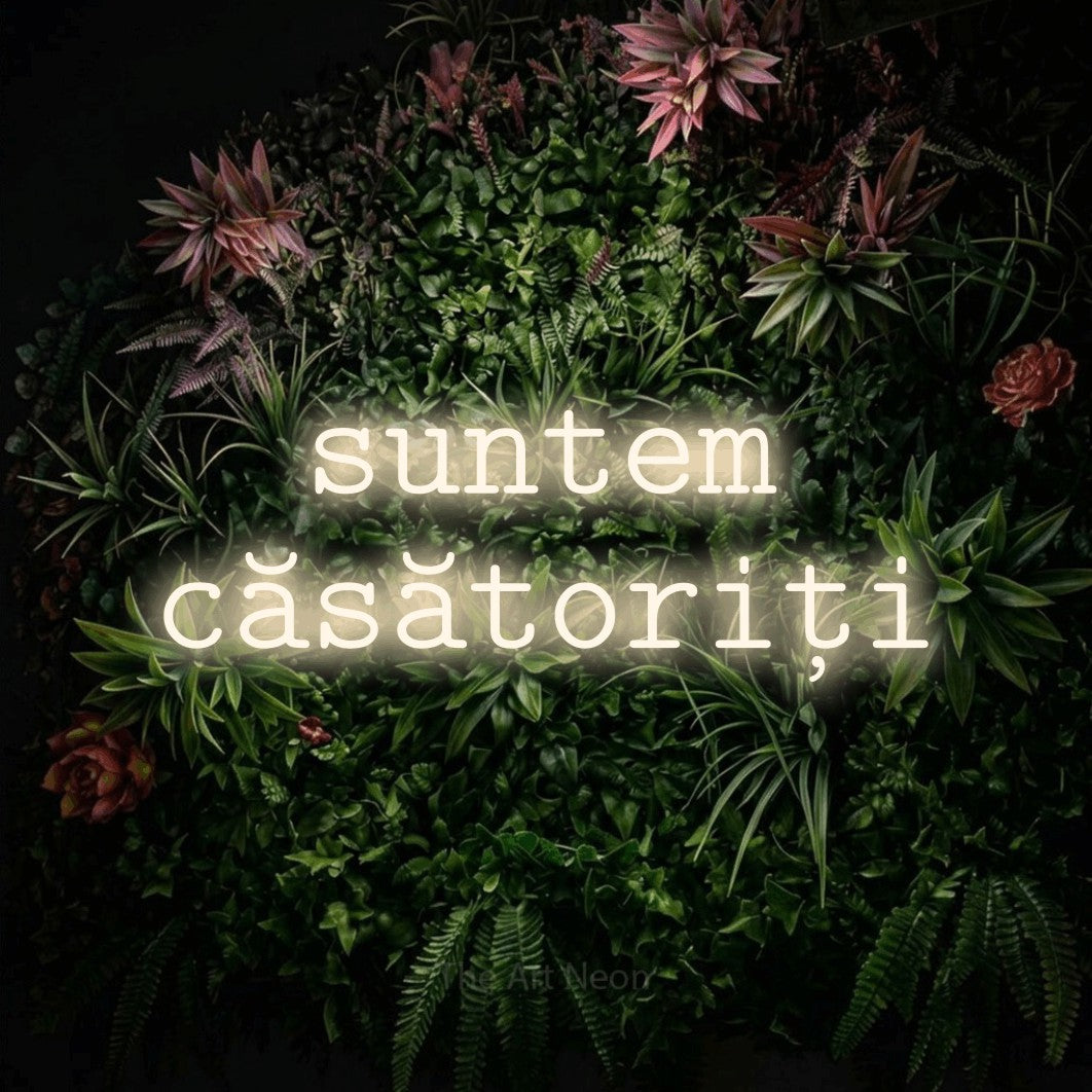 LED neon sign reading “suntem căsătoriți”, arranged in two lines.