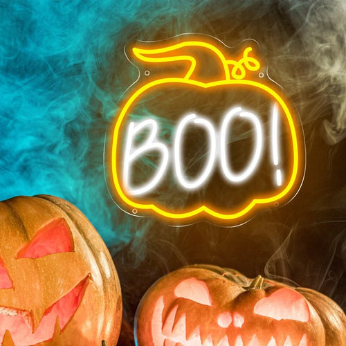 "L'image montre une enseigne au néon LED vibrante sur le thème d'Halloween qui brille sur un fond sombre.