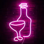 L'immagine mostra una vivace insegna al neon a LED a forma di calice da vino.