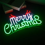 Merry Christmas – Зелени и червени букви с рога – LED неонова табела (5 V USB)