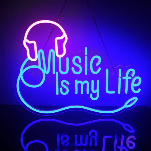 Billedet har et levende, håndlavet LED-neonskilt, der viser sætningen "Music is My Life" med fede bogstaver.