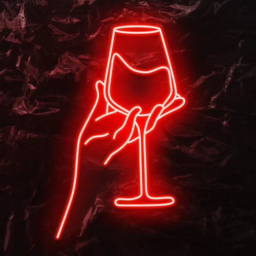 La imagen muestra un vibrante letrero de neón LED que representa una copa de vino tinto estilizada.