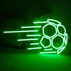 L'image présente une enseigne au néon LED vibrante en forme de ballon de football.