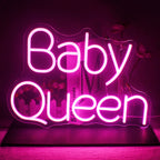 Elav LED-neoonmärk, millel on kütkestava kirjatüübiga sõnad "Baby Queen".