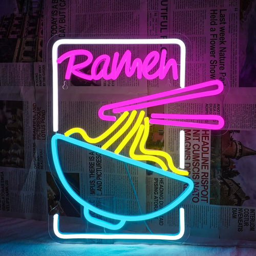 Pildil on elav LED-neoonmärk, millel on pilkupüüdva stsenaariumiga sõnad "Ramen Time".