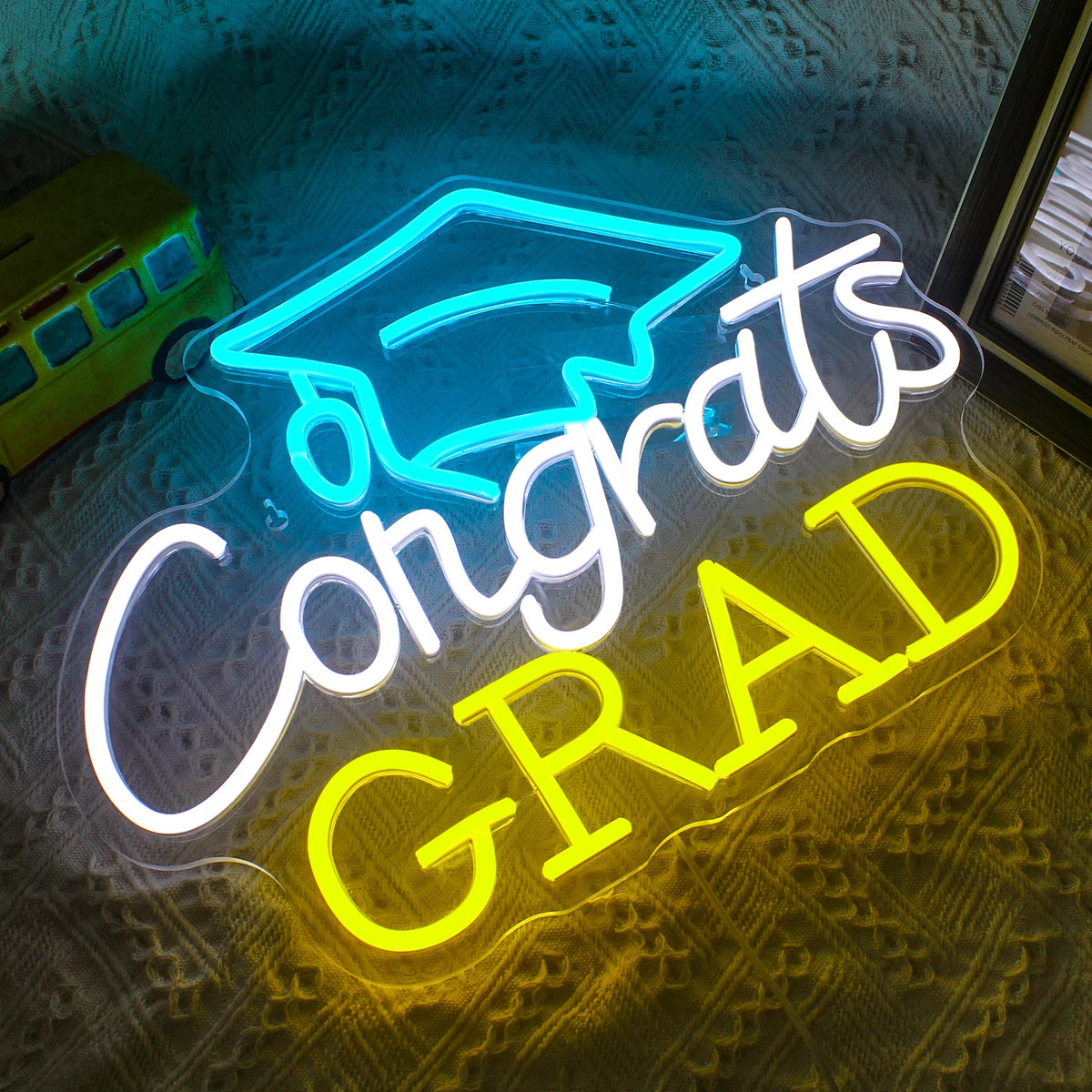 Congrats GRAD – Dimissionshat – LED-lysskilt (5 V USB)