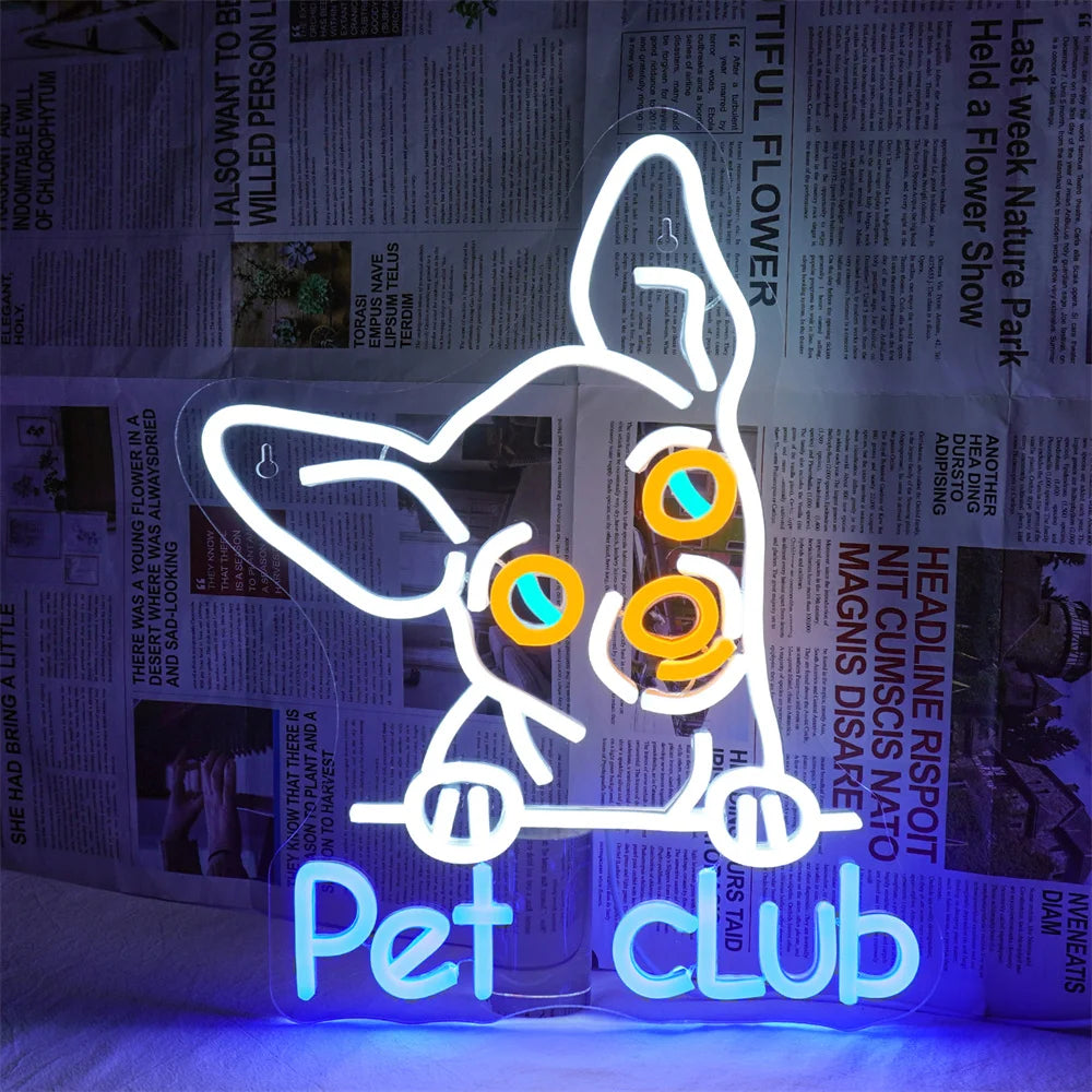A képen élénk LED-neonreklám található, amelyen a "Pet Club" felirat látható játékos, kurzív betűtípussal.