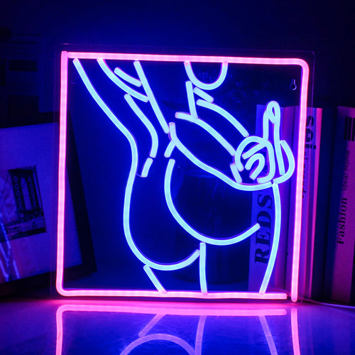 Billedet har et håndlavet LED-neonskilt, der viser silhuetten af ​​en kvindes krop i en stilfuld og sensuel positur.