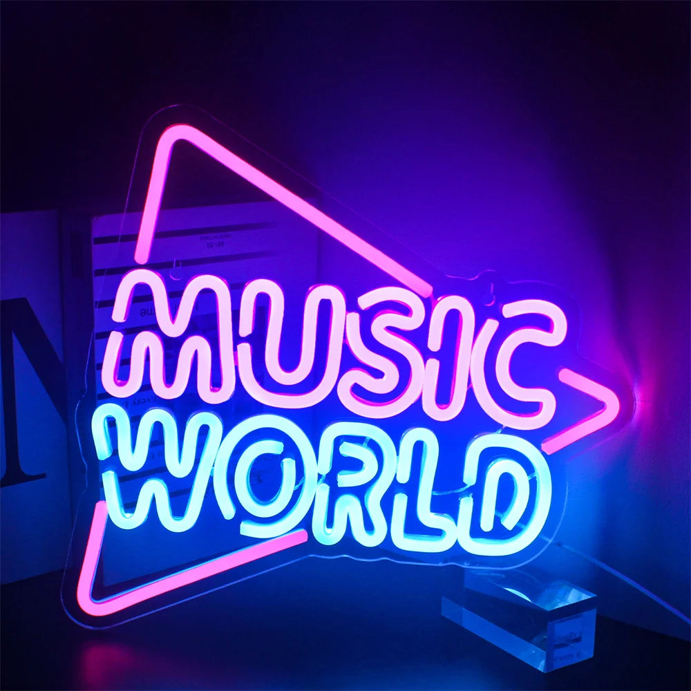 L'image présente un panneau néon LED vibrant, fait à la main, affichant la phrase « Music World ».