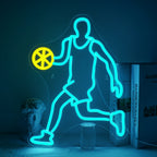 O pancartă cu neon LED vibrantă care înfățișează o minge de baschet portocalie strălucitoare, cu linii clare și distincte care îi arată panourile.