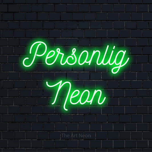 Personlig neonskylt med texten “Personlig Neon” på en svart tegelvägg