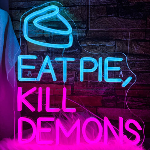 Pildil on käsitsi valmistatud LED-neoonsilt, millel on fraas "Eat Pie Kill Demons.