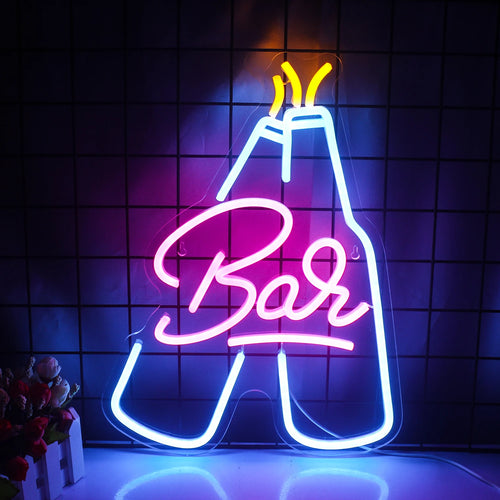Osvětlený neonový nápis LED ve tvaru slova „Bar“ ve stylovém, kurzívním písmu.