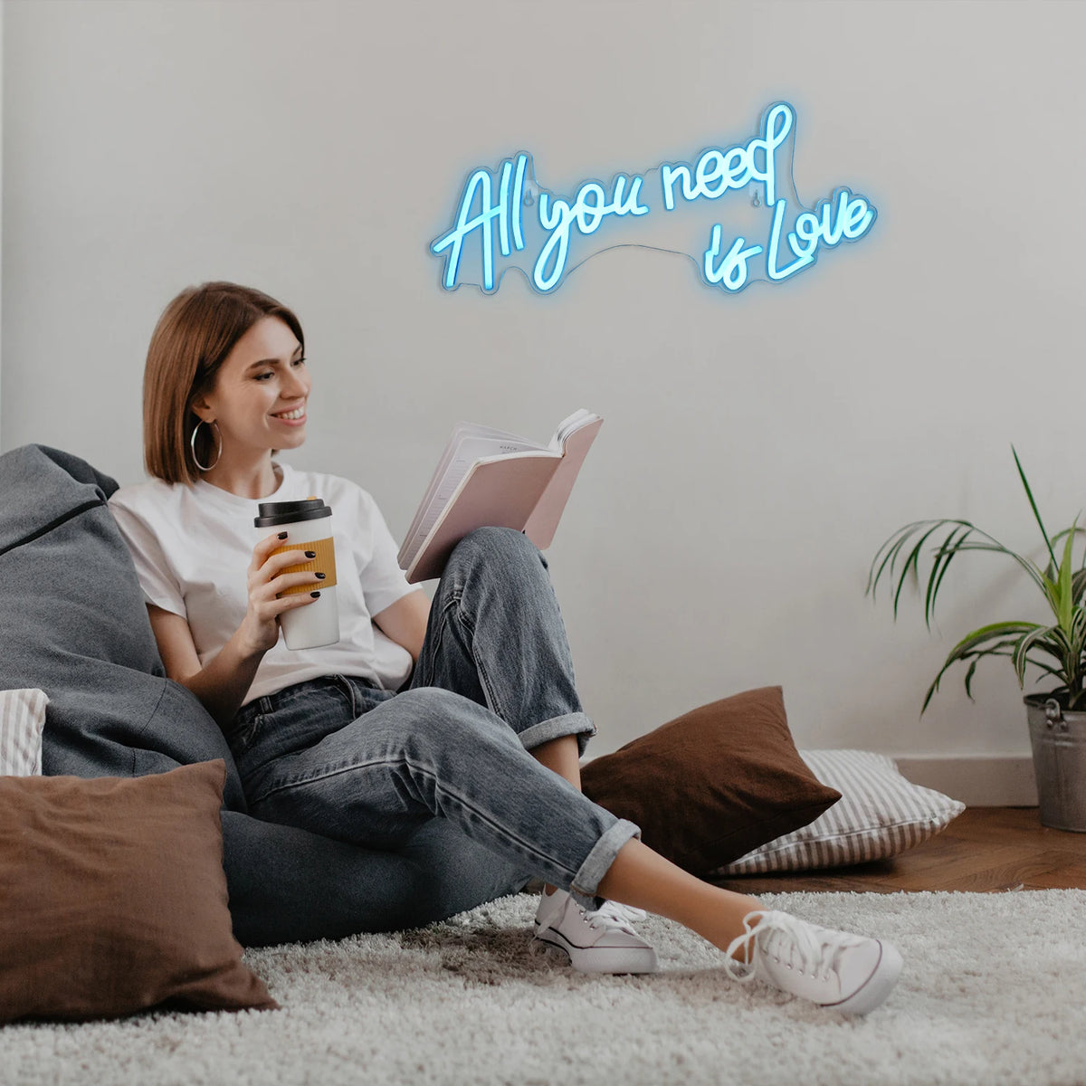All You Need Is Love – LED неонова табела (5 V USB)