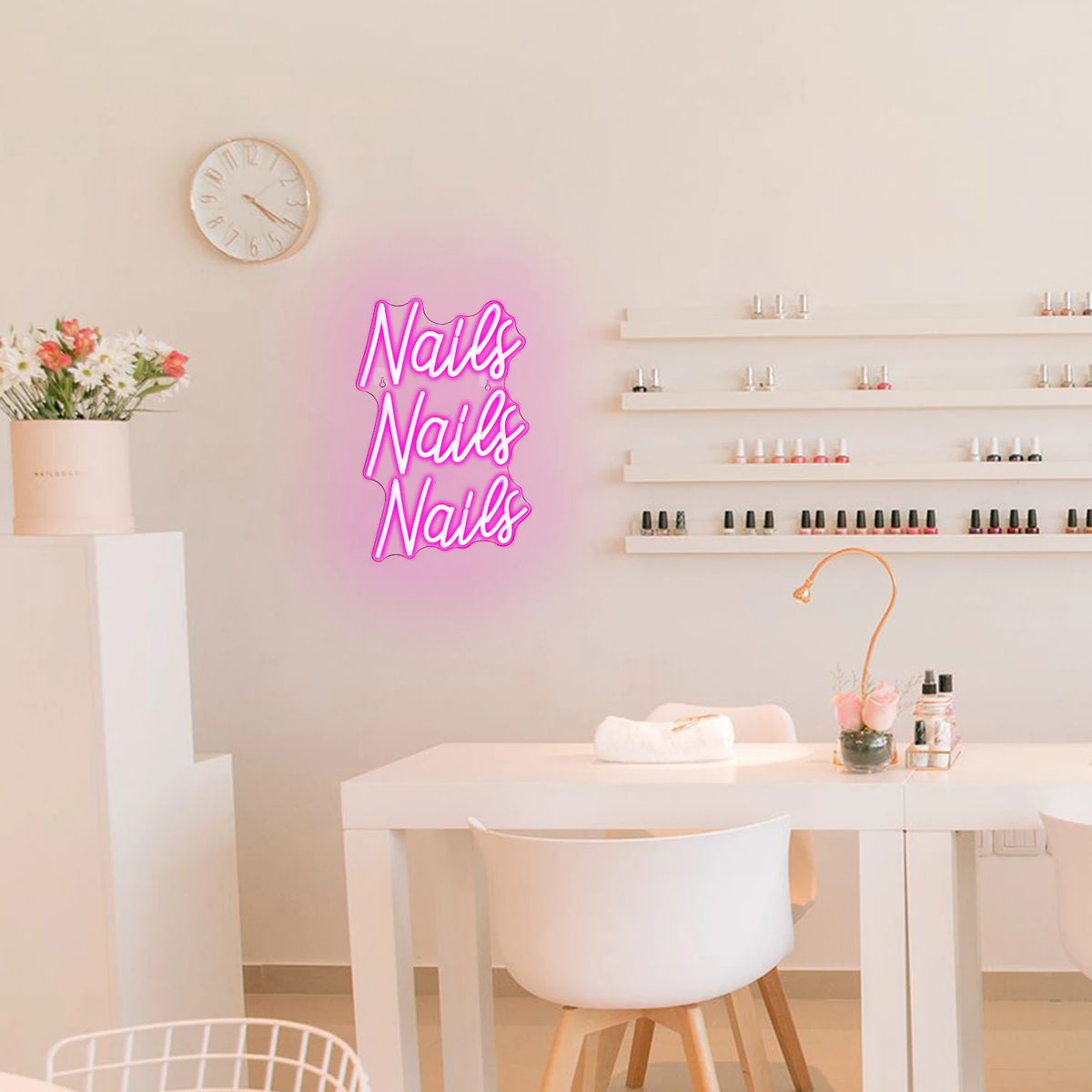 “Nails Nails Nails” – neon LED (5 V USB)