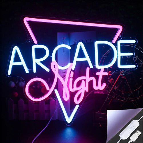 Das Bild zeigt ein leuchtendes LED-Neonschild in Form der Worte „Arcade Night“.