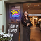 “Yes We Are Open” (правоъгълна рамка) – LED неонова табела (5 V USB)