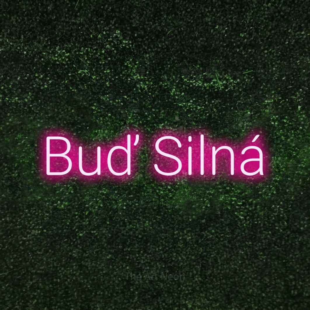 LED neon sign reading “Buď Silná”, arranged in a single line.