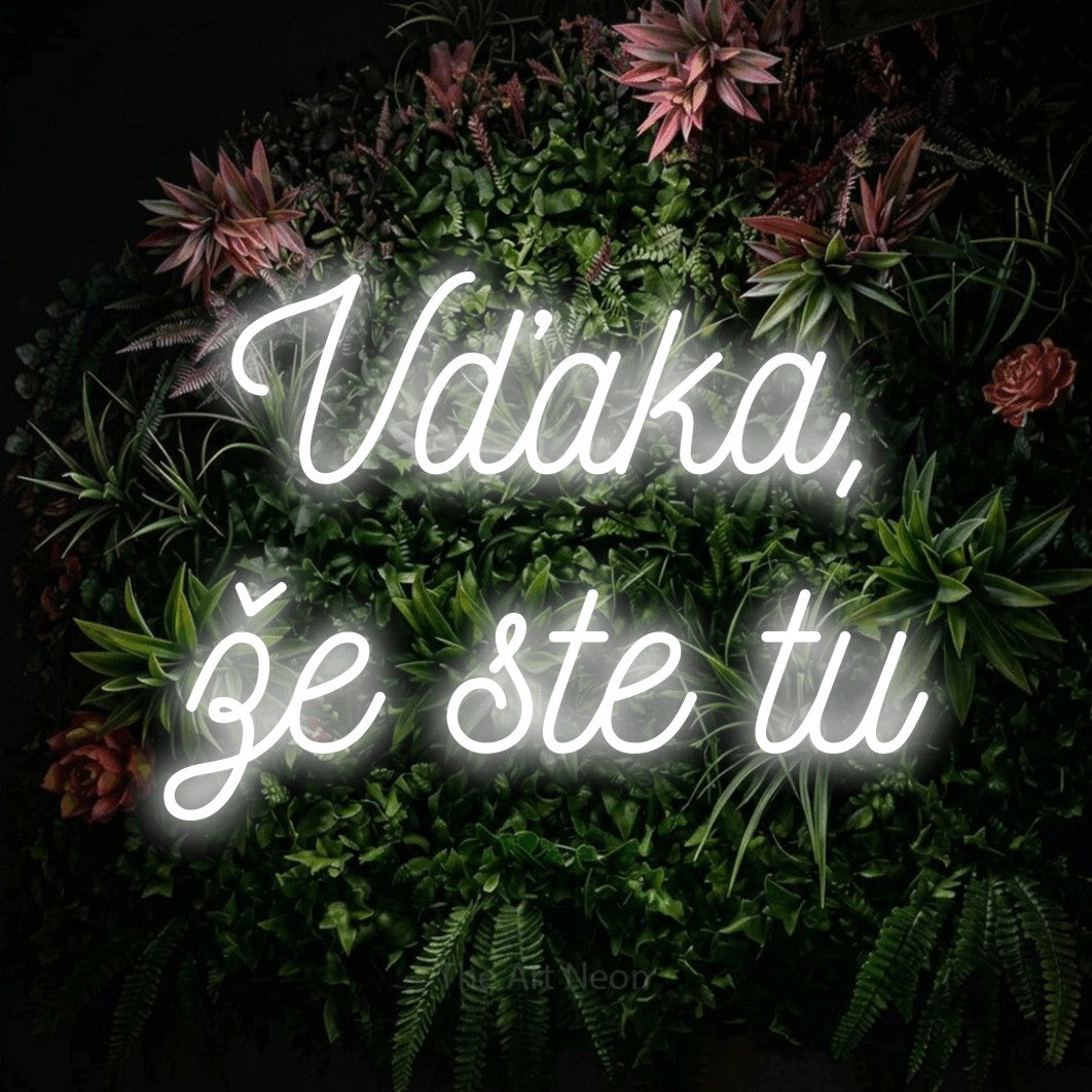 LED neon sign reading “Vďaka, že ste tu”, arranged in two lines.