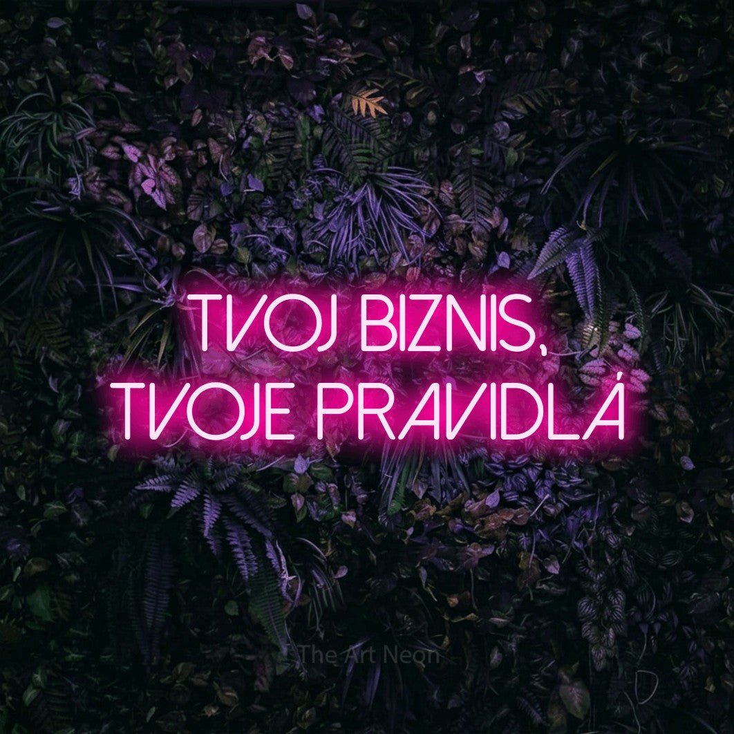 LED neon sign reading “tvoj biznis, tvoje PRAVIDLÁ”, arranged in two lines.